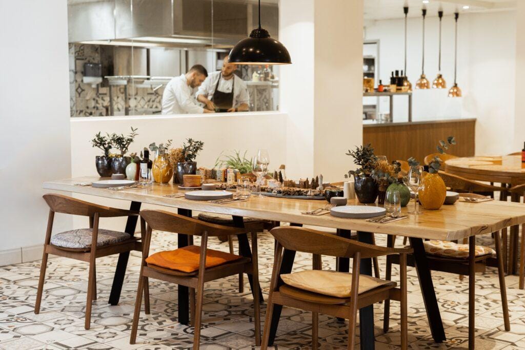 Notranjost restavracije Istrian Bistro ob morju v Portorožu